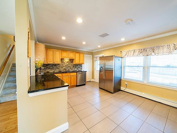 5th image of 75 Hall Road