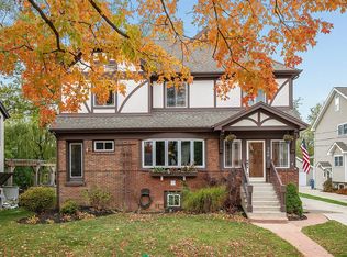 566 S Rex Blvd, Elmhurst, IL 60126