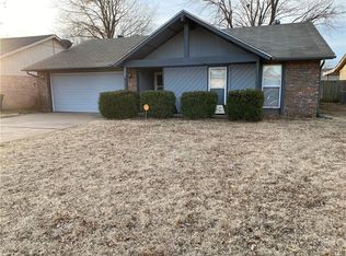 5525 Cedar Ridge Dr, Enid, OK 73703