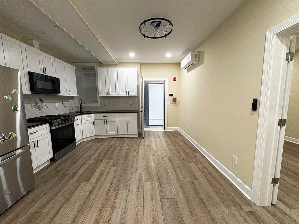 3 bed, $1,800 — Photo 3