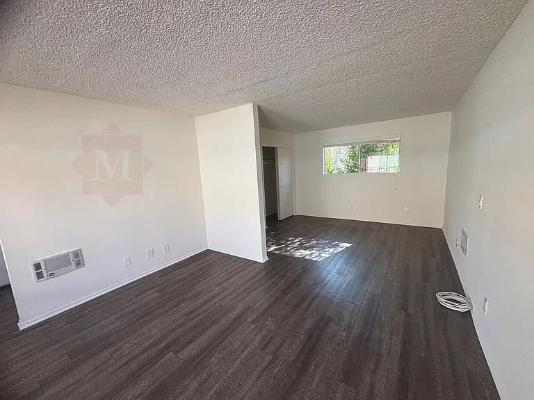 1905 De La Vina St #15 — Photo 5