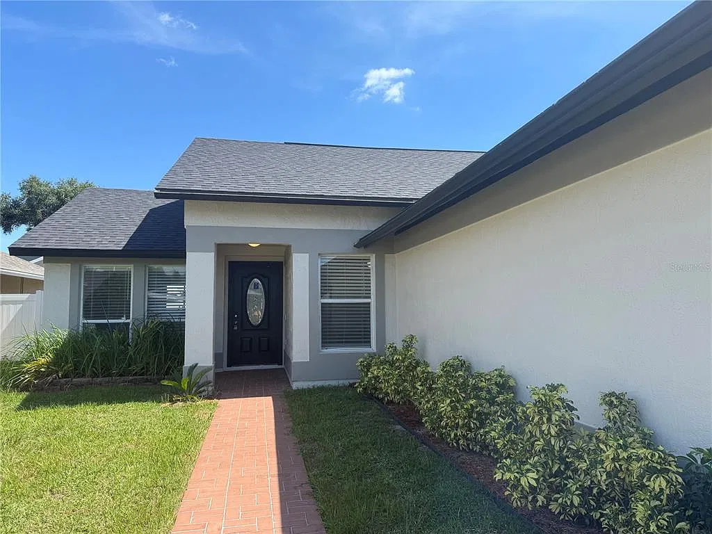 3 bed, 2.0 bath, 1313 sqft, $2,295 — Photo 2