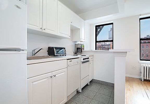 2nd image of 191 Orchard St APT 2C