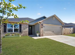1716 Ace Ave, Gentry, AR 72734