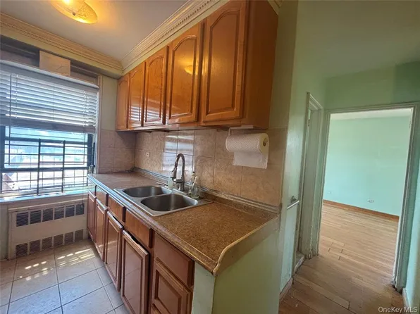 152-72 Melbourne Avenue image 11 of 17