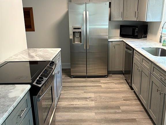 3rd image of 706 NW 20th St