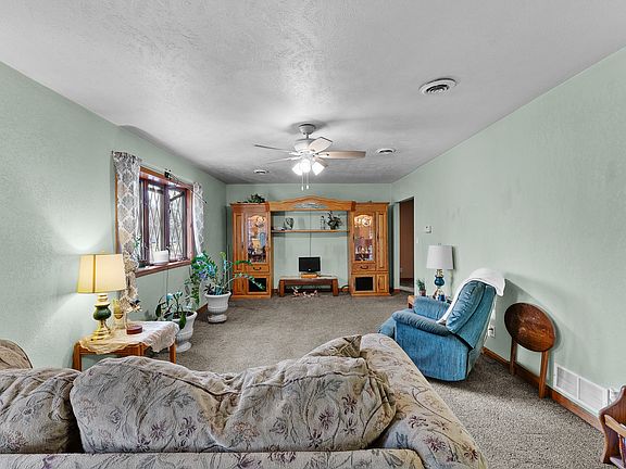 3rd image of 303 Jefferson St