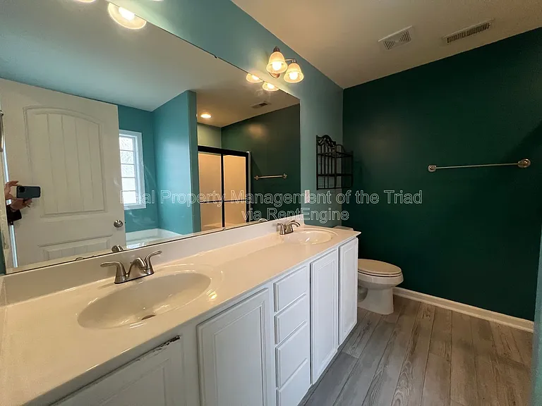 1950 Glenkirk Dr — Photo 15