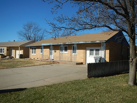3rd image of 208 Bonita Dr