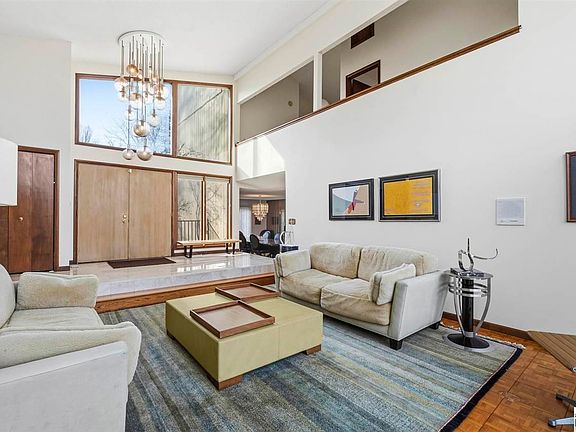 3rd image of 608 Putter Point Ct