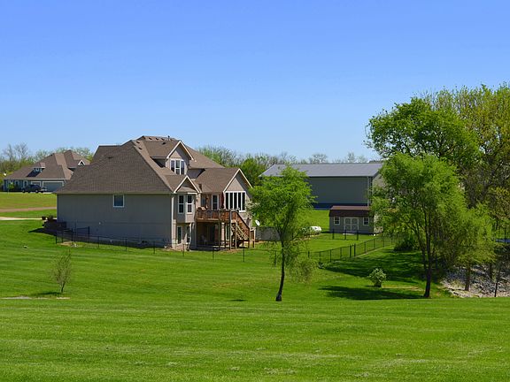 5th image of 16261 Leo Cir