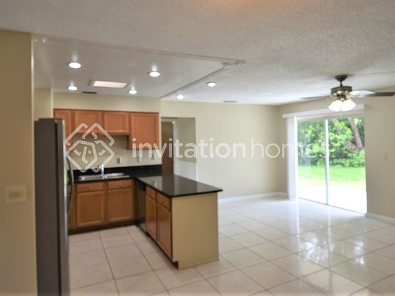 3rd image of 133 Hidden Lake Dr