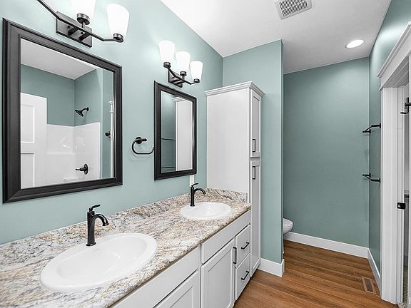 5th image of 1910 Newbury Cir