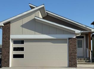 554 E Rivercrest Vw, Cochrane, AB T4C 2W9