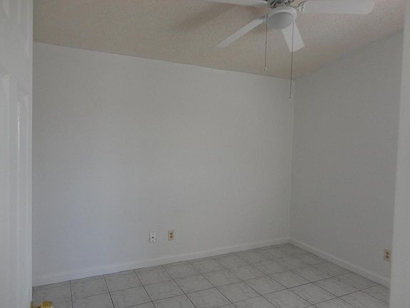 3rd image of 811 Gleason Pkwy APT 5
