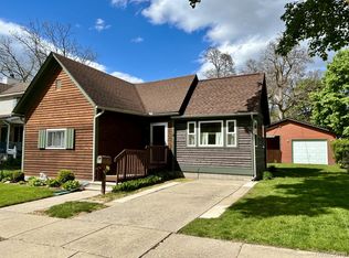 516 W Clinton St, Howell, MI 48843