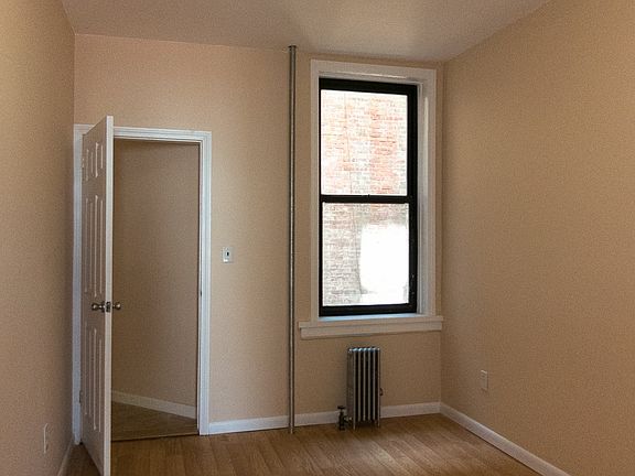 3rd image of 584 Lincoln Pl APT 2R