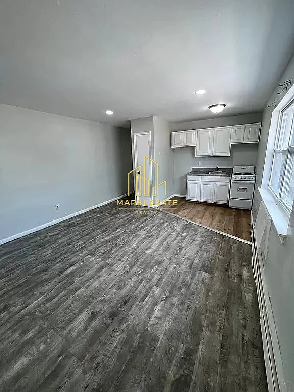 Building Photo - 396 Stuyvesant Ave #111