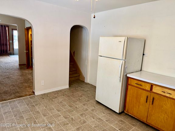 4th image of 618-620 Maple St