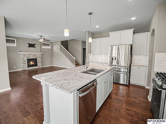 5th image of 16911 Cary St