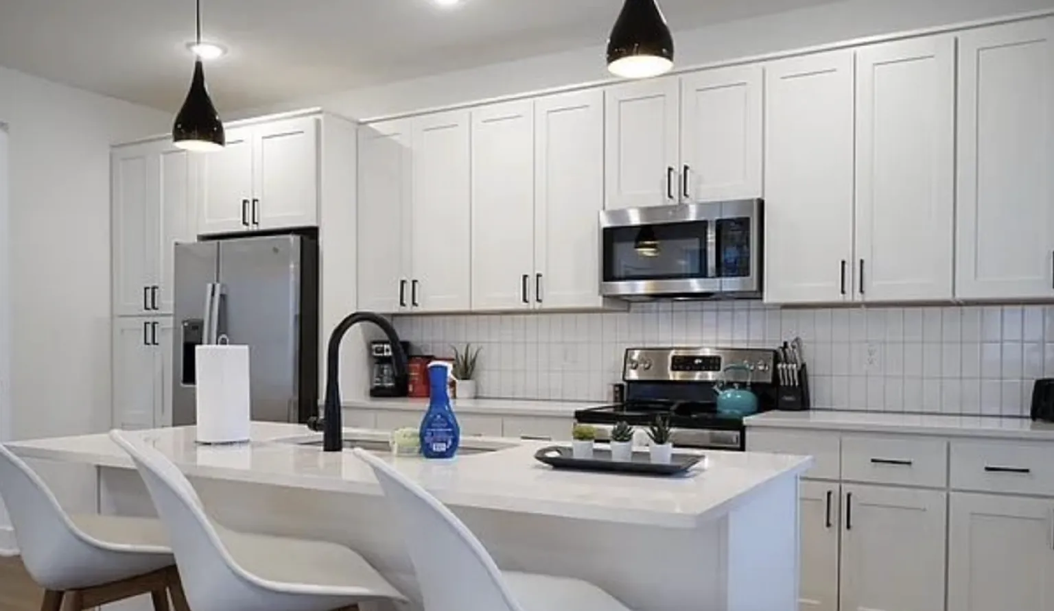 3 bed, 3.5 bath, 1550 sqft, $2,000 — Photo 3