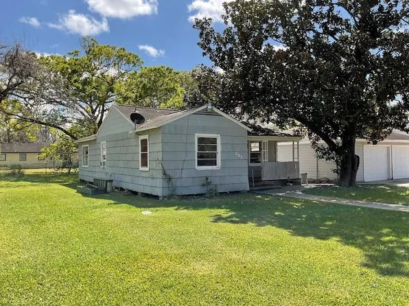 201 Smith St, Clute, TX 77531