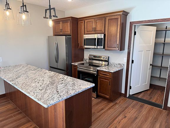 5th image of 1502 Regency Cir N