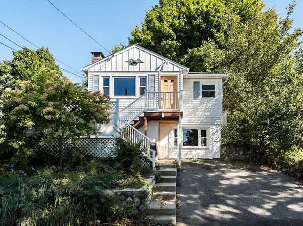 131 Pine Hill Cir, Waltham, MA 02451