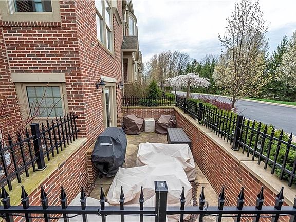 4th image of 25 Astor Pl
