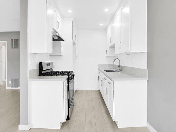 5th image of 12635 Vanowen St APT 10
