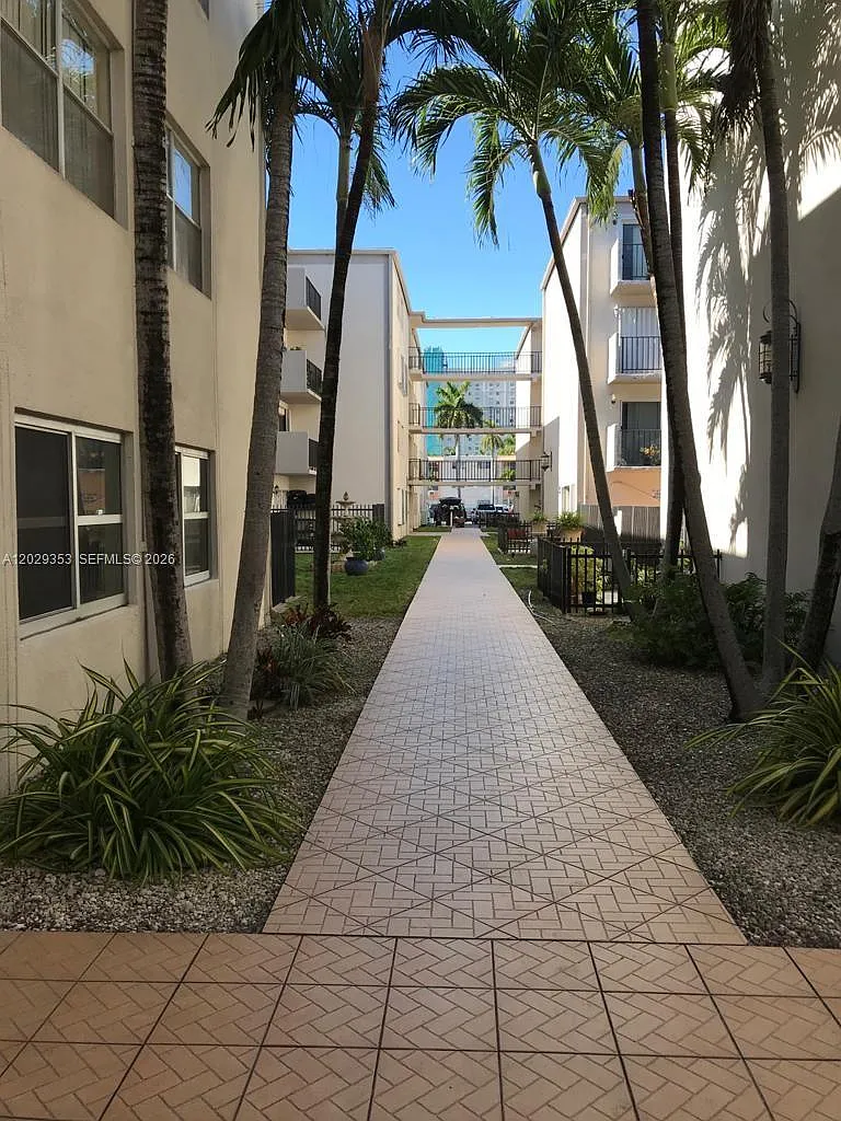 El Lago Condo — Photo 4