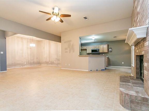 5th image of 827 Ash Ln