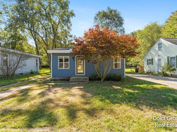 58 Scotts Dr, Holland, MI 49424