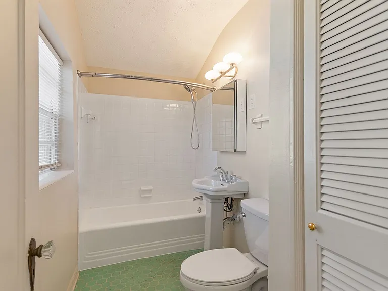 437 Richmond St — Photo 16