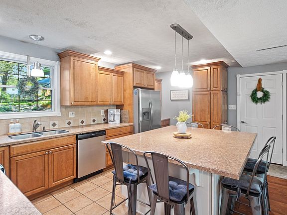 5th image of 404 N Aspen Ln