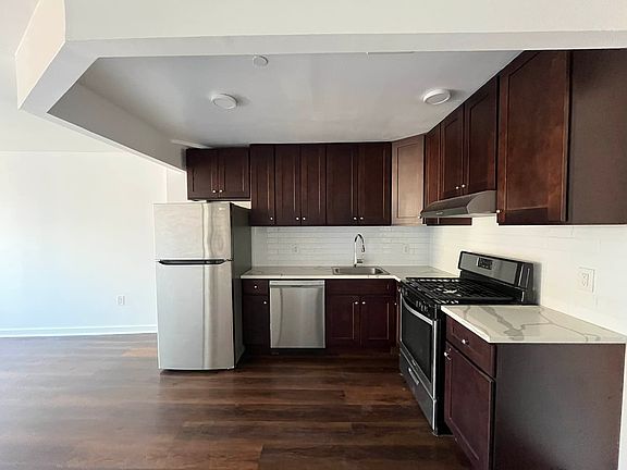 2nd image of 874 Willoughby Ave #402