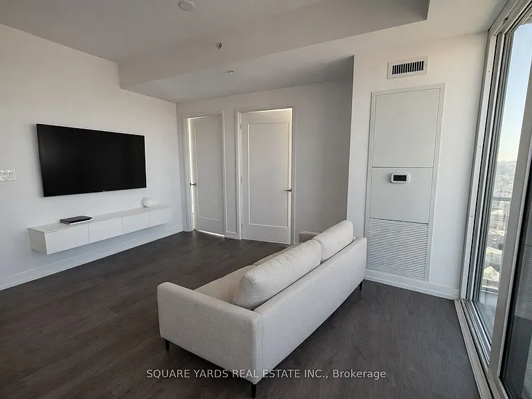75 James St S #2814 — Photo 1