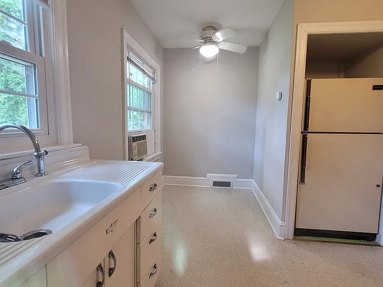 2244 The Cir — Photo 6