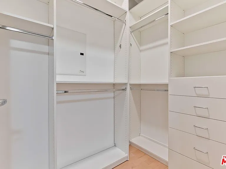 645 W 9th St #500 — Photo 20
