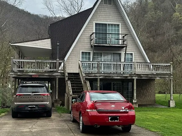 662 Campbells Creek Dr, Charleston, WV 25306