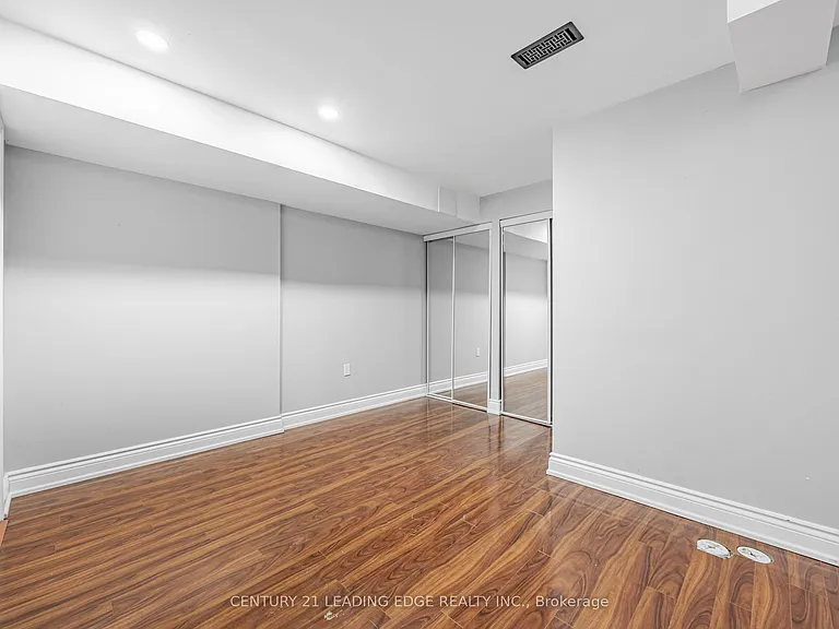 98 Erskine Dr #LOWER — Photo 21