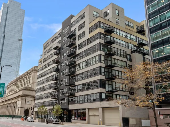 130 S Canal St APT 624, Chicago, IL 60606