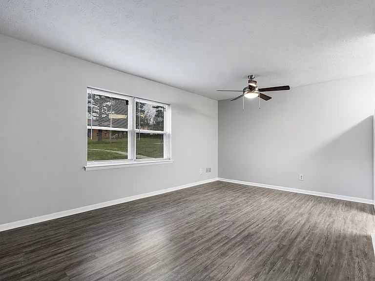 Riverview Apartments — Photo 1