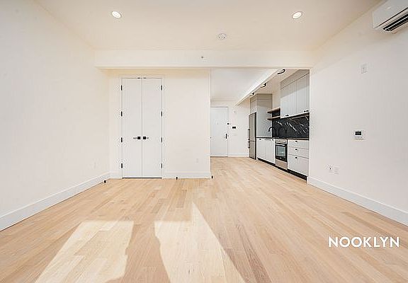 5th image of 250 Gold St #1313