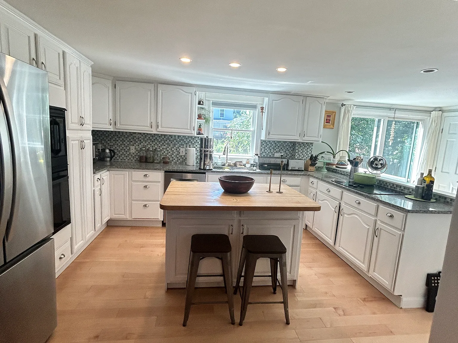 2 bed, 1123 sqft, $5,000 — Photo 2