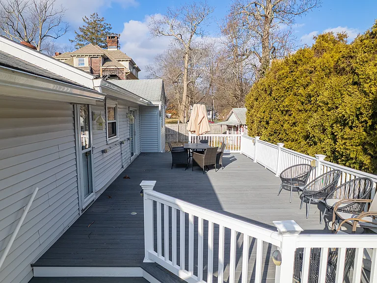 351 Hollywood Ave — Photo 2