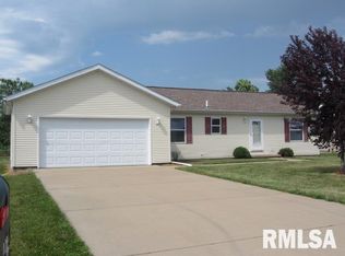 205 Buttercup Dr, Athens, IL 62613