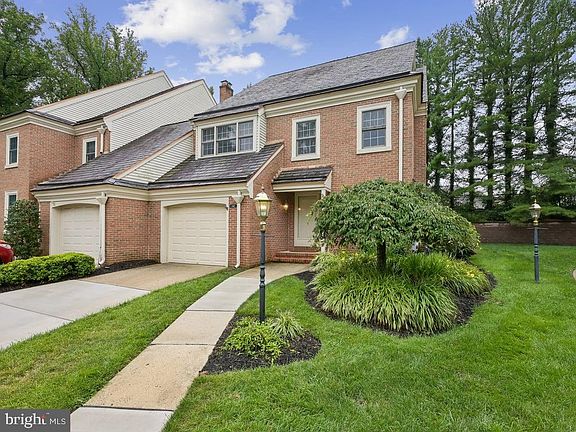 3rd image of 142 Foxwood Dr