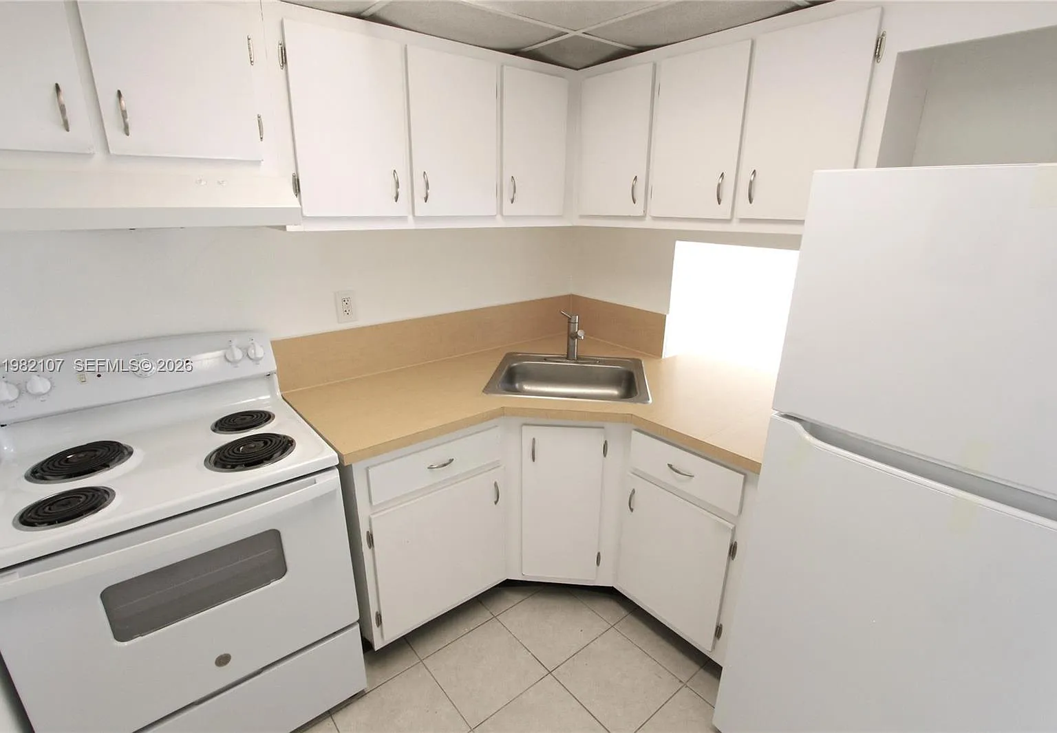 Yolanda Villas Condo — Photo 4