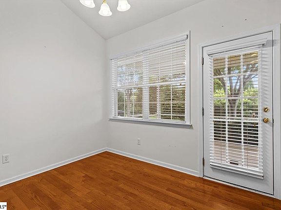 5th image of 112 Wild Thorn Ln